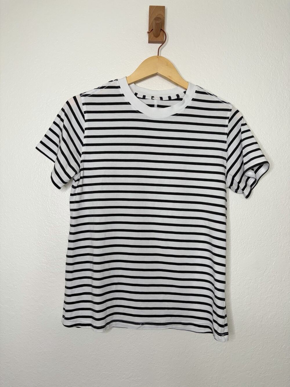 Lululemon Love Crewneck T-Shirt White Gray Striped Women's Size 4-6